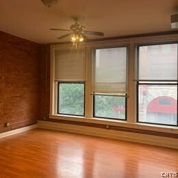 Foto del edificio - 317 S Clinton St