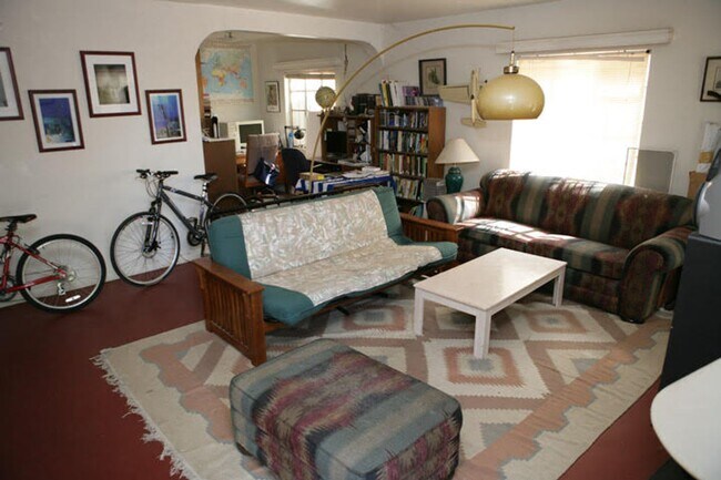 Building Photo - Charming 4 Bedroom 2 Bath home & Studio Ap...