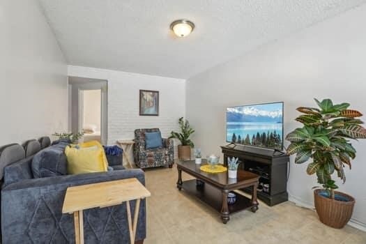 Foto principal - 6417 Grand Ave