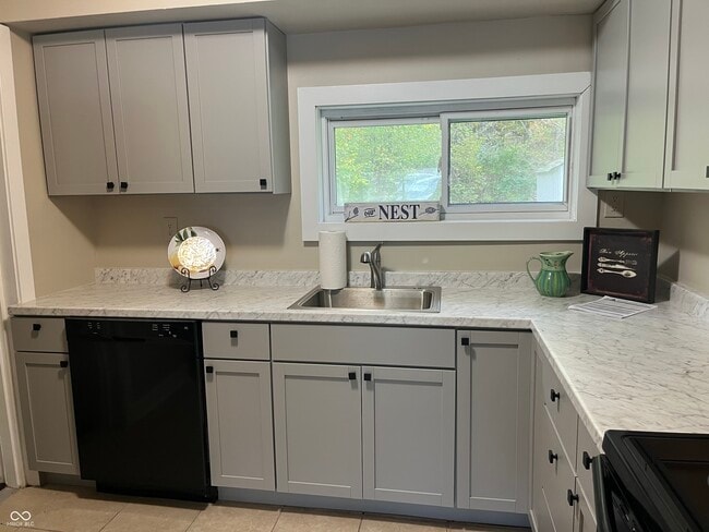 Foto del edificio - 15495 Martha St