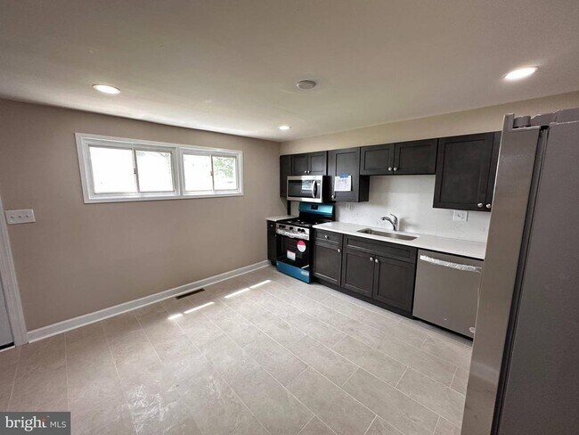 Foto del edificio - 8039 Gough St