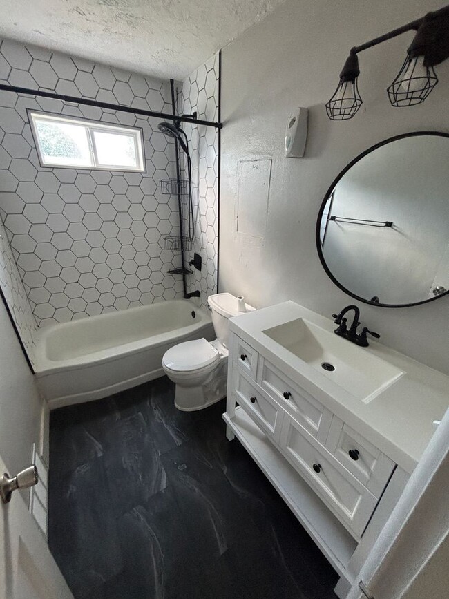 Foto del edificio - Beautiful 2 bedroom 1 bath
