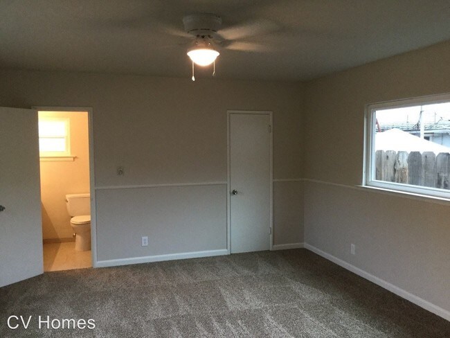 Building Photo - 3 br, 2 bath House - 3322 E. Lamona Ave.