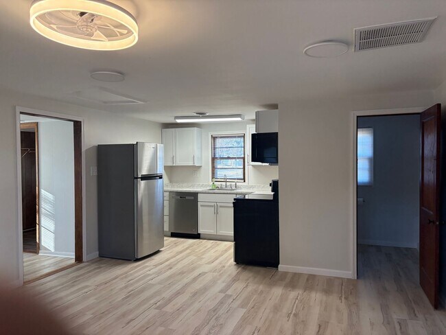 Foto del edificio - 2 Bedroom 1 Bath Home in Jarvisburg $1895/mo