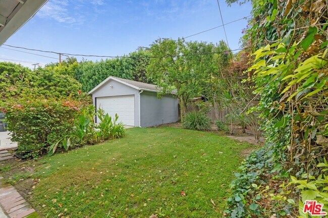 Foto del edificio - 4242 Goodland Ave