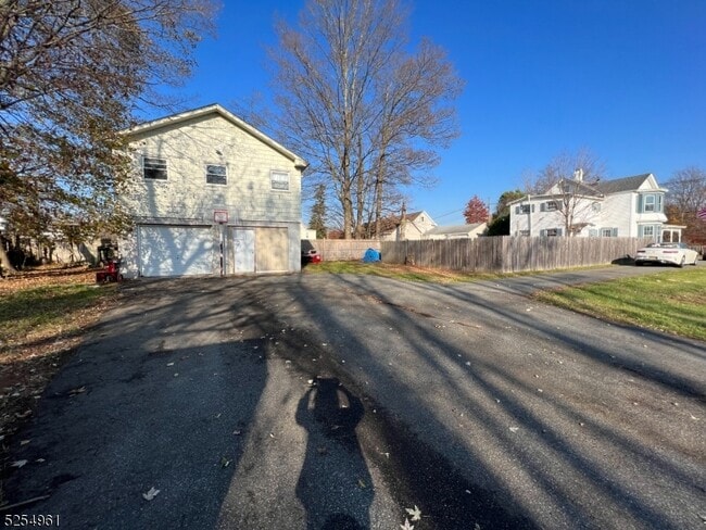 Foto del edificio - 130 Kenvil Ave