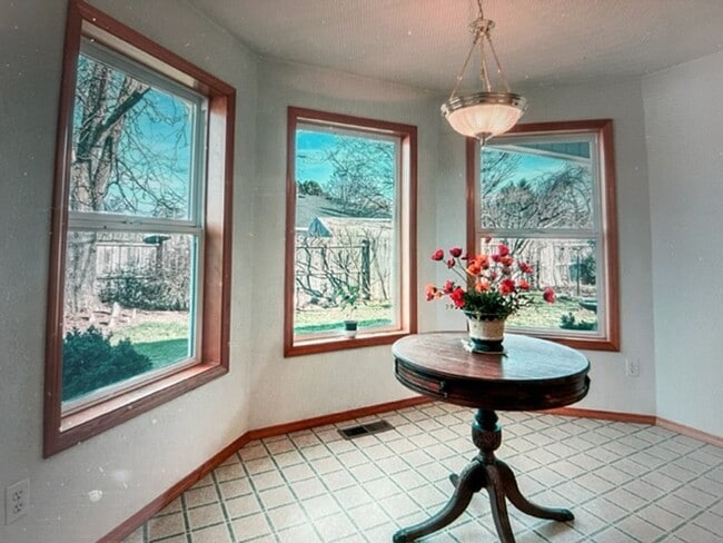 Building Photo - Beautiful Central Point 3 Bedroom 2 Bath Home