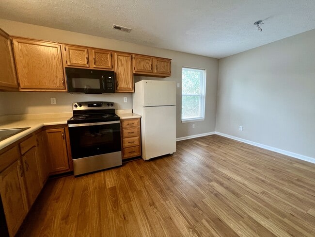 Building Photo - 402 Woodrow Ave