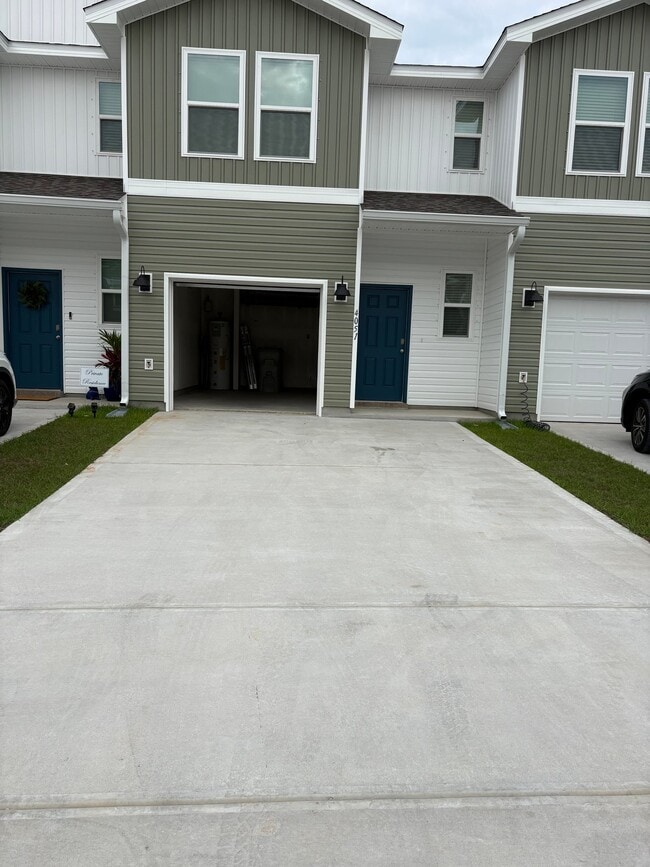 Building Photo - 4501 Pendragon Cir