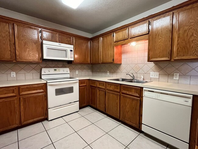Foto del edificio - 5102 Heather Ln