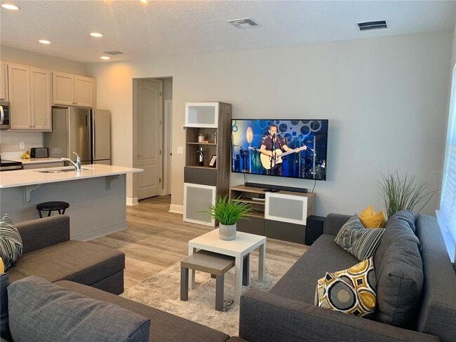 Building Photo - 8261 Lindahl Aly