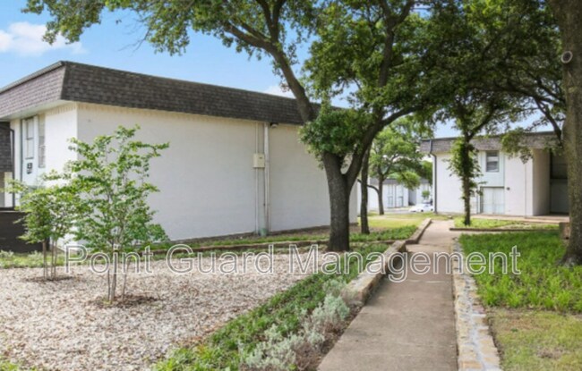 Foto del edificio - 4594 W Kiest Blvd