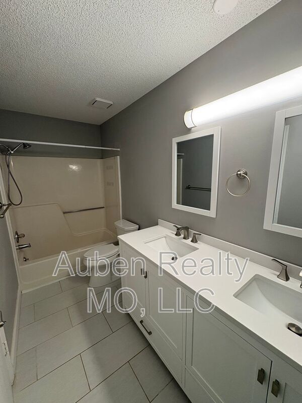 Foto del edificio - 6815 NW Mokane Ave