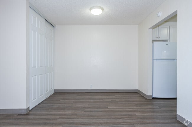1BR, 1BA - 630SF - Dining Room - Dover Park Apartments