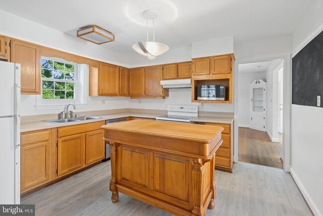 Building Photo - 15118 Liberty Grove Dr