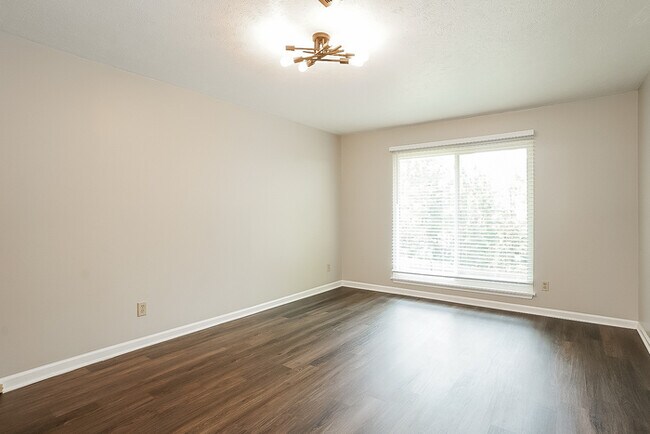 Building Photo - Beautiful Brick Home in Great Location!