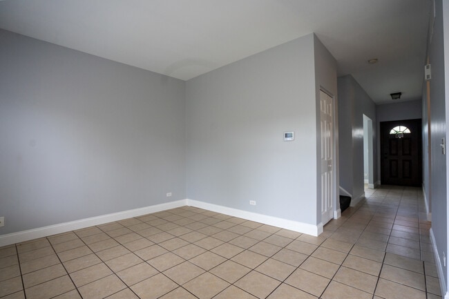 Building Photo - 2837 Oakmont Dr