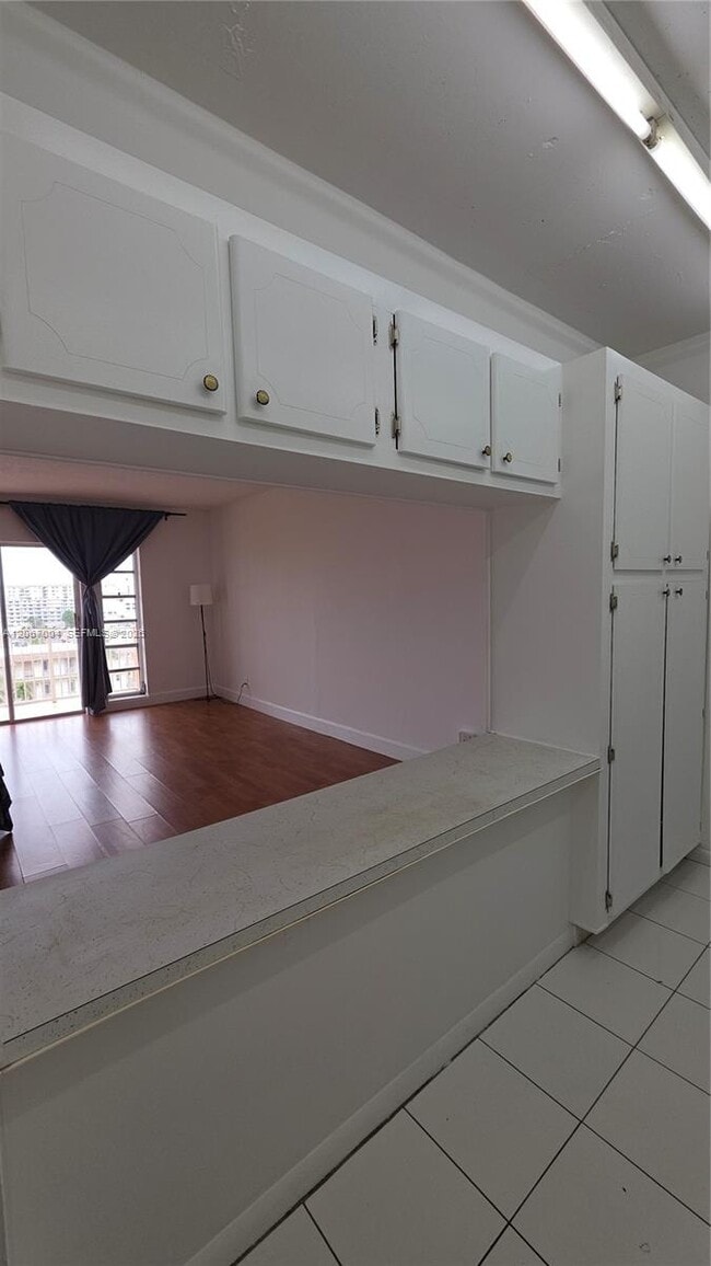 Building Photo - 2200 E Hallandale Beach Blvd