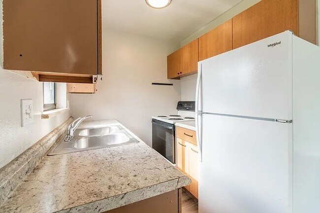 Building Photo - Miller Court Apartments - Security Deposit As Low As $0! LIMITED TIME 1-Month Free!