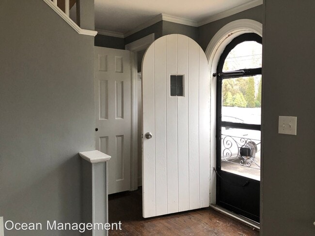 Building Photo - 4 br, 1.5 bath House - 658 Pine Rock Avenue