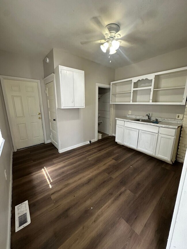 Foto del edificio - 2900 E 21st St