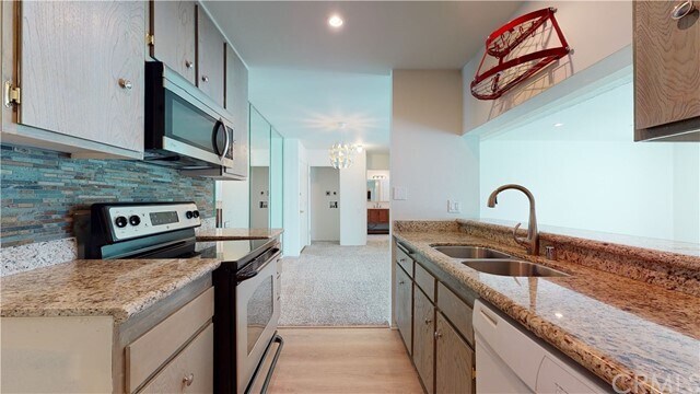 Building Photo - 5460 White Oak Ave