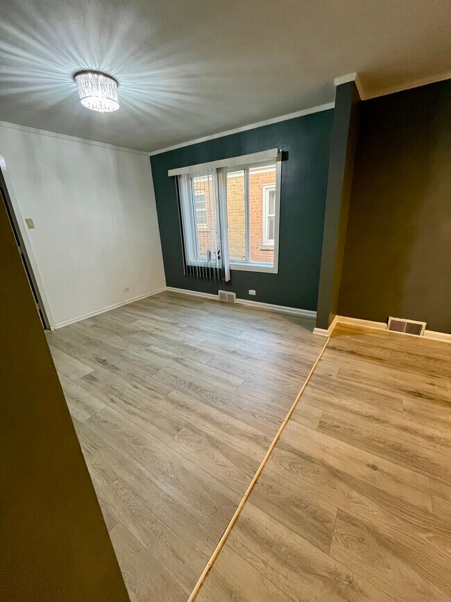 Building Photo - 3622 W 79th Pl