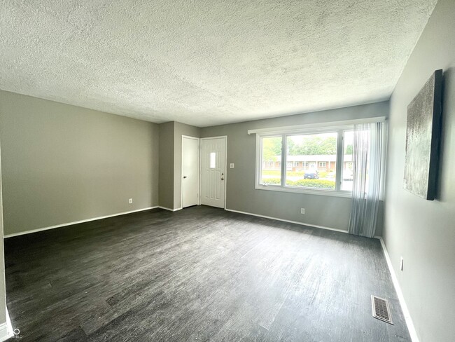 Building Photo - 110 N Tyrone Dr