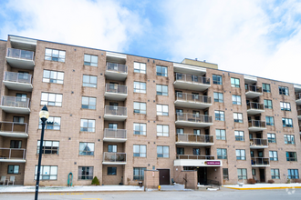 Building Photo - Lindsay and Parker Towers Apartments