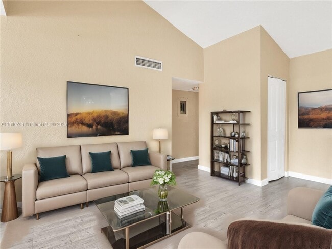 Foto del edificio - 10300 NW 9th St Cir