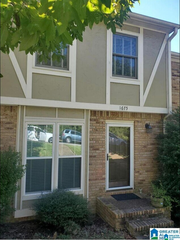 Primary Photo - 1675 Ashwood Ln