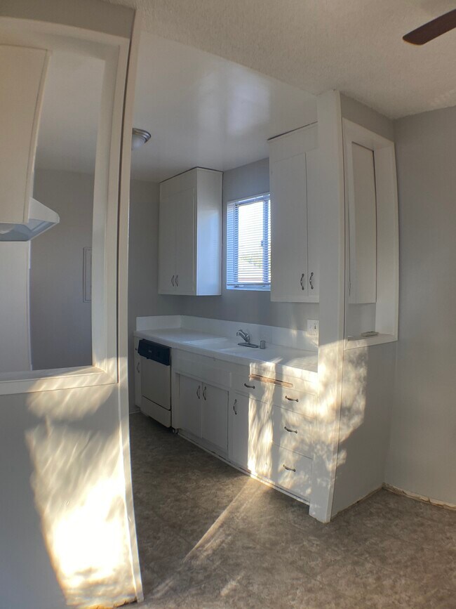 Foto del edificio - 14823 Gilmore St