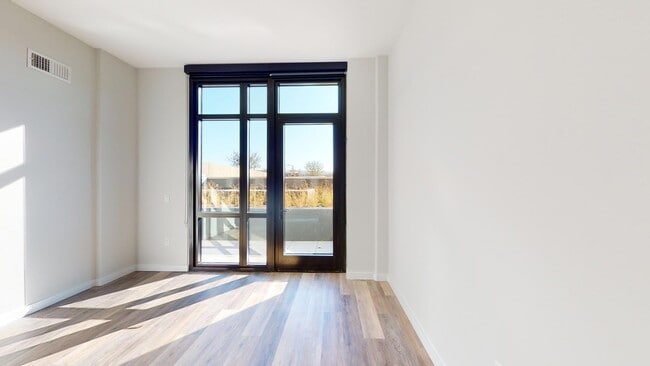Interior Photo - The MO