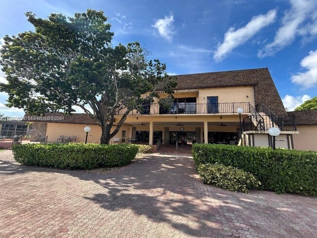 Foto del edificio - 115 Briarwood Cir