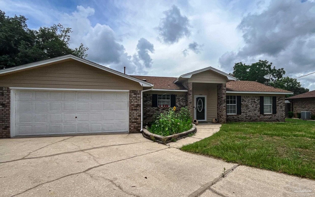 Primary Photo - 1304 Pine Hill Cir