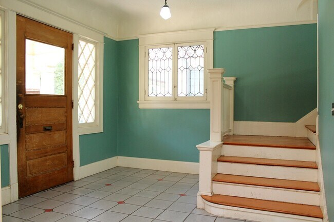 Foto del edificio - NW 23rd Ave -Remodeled 4 Bedroom House w/O...