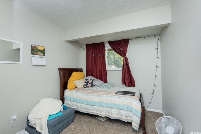 Building Photo - North Provo Duplex