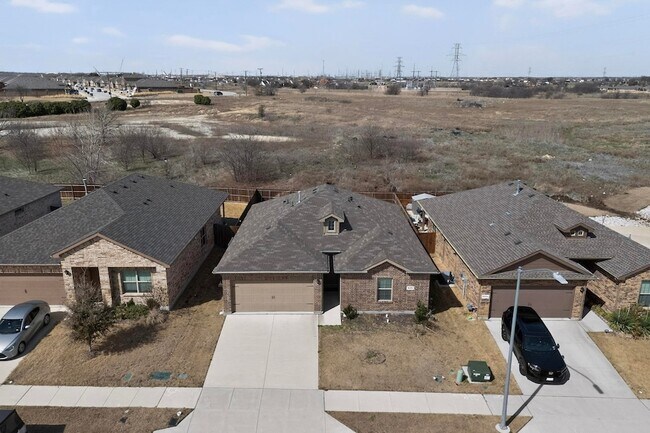 Building Photo - 8425 Wildwest Dr