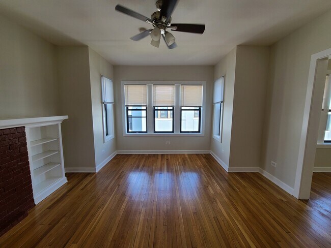 Foto del edificio - 4206 N Pulaski Rd
