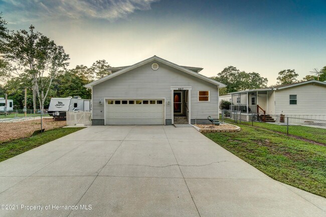 Building Photo - 6817 E Richard Dr