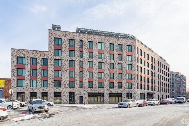 Building Photo - 875 Erskine Street