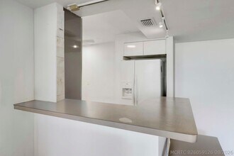 Building Photo - 5600 N Flagler Dr