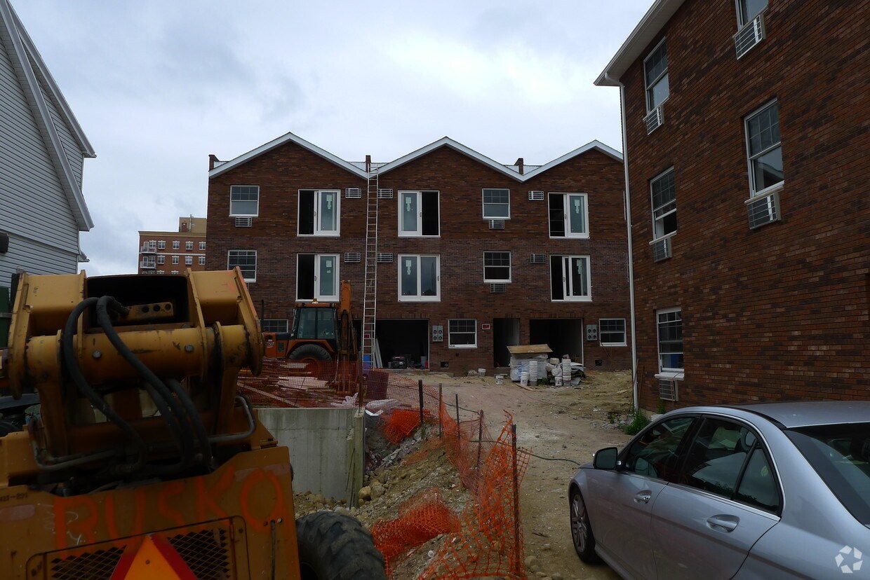 Foto principal - 90-22 176th St