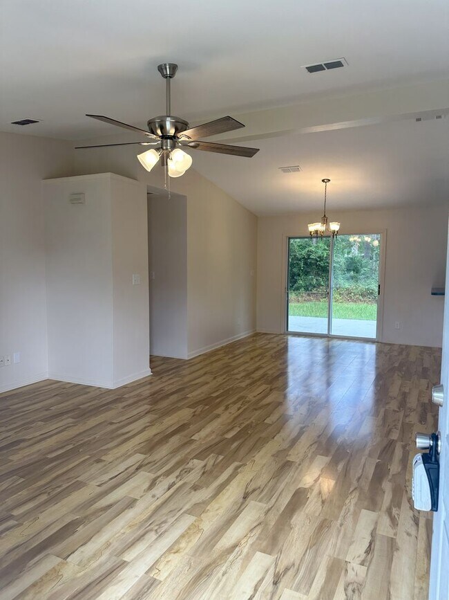 Building Photo - Indian Trails 3 bedroom Home