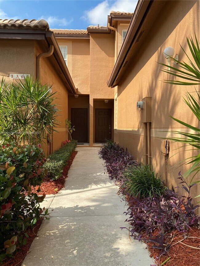 Building Photo - 1371 Veracruz Ln
