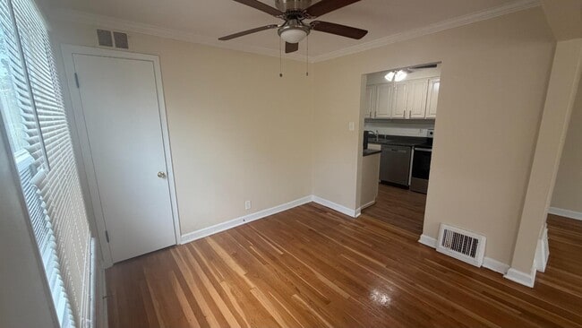 Building Photo - 1410 Akron Dr