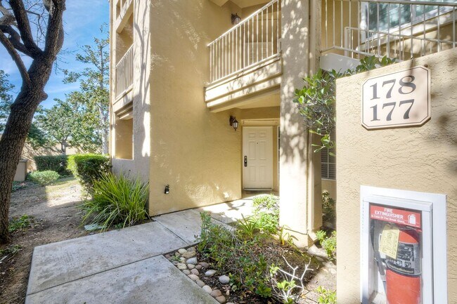 Foto del edificio - Bright One bedroom, one bath home in Mira Mesa!