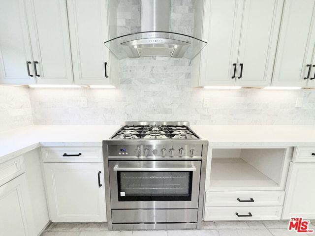 Foto principal - 23744 Hartland St