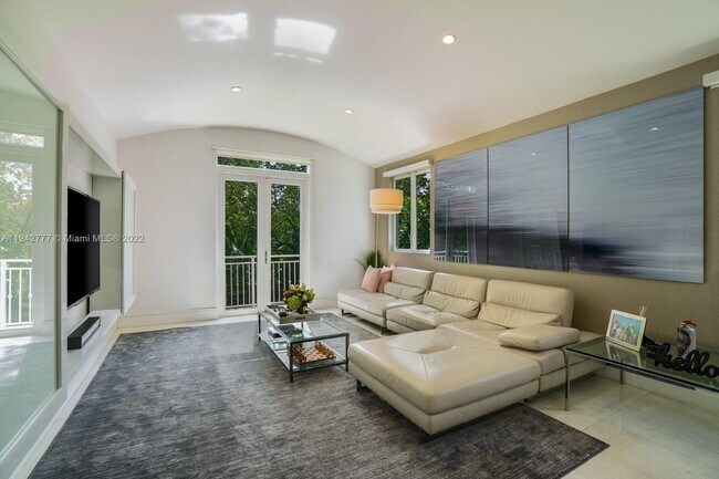 Foto del edificio - 112 Paloma Dr