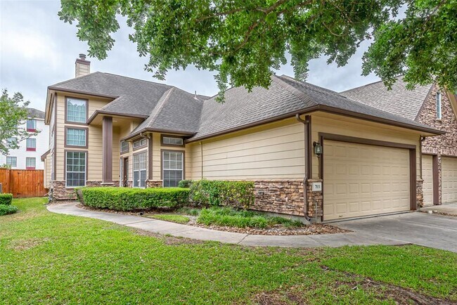 Foto del edificio - 7831 Glenn Cliff Dr